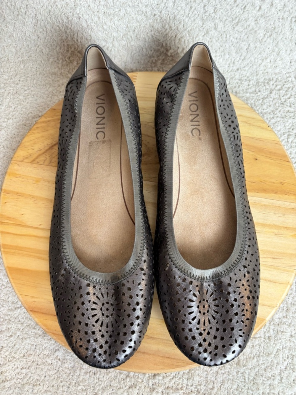 Vionic Shoes Womens 8.5 Robyn Ballet Flats Perforated Pewter Metallic Leather - Picture 3 of 11